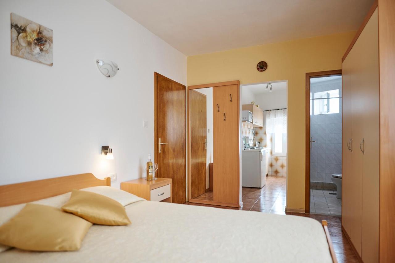Guesthouse Villa Galovic Brsec Exterior photo